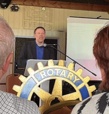 Presentando EkoPulse en evento de Rotary Club